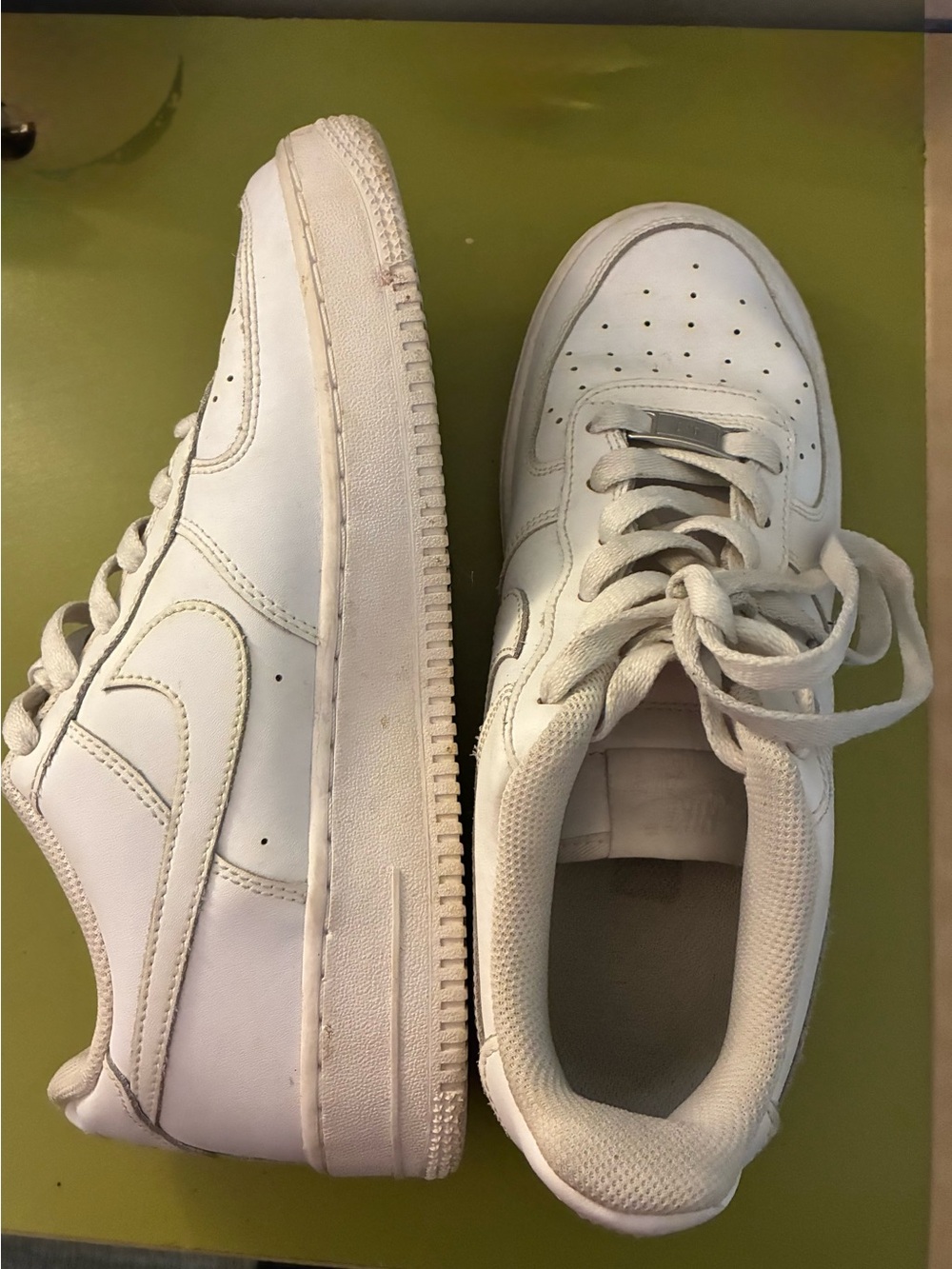 Nike women’s White Low-Top Sneakers